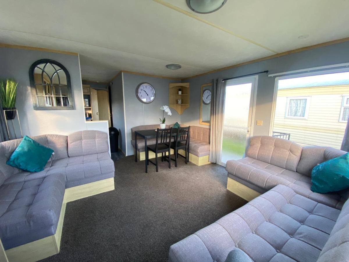 Seaview 190 - Ingoldmells - Pet Friendly, Wifi, Bed Linen - Close To Beach And Fantasy Island - Meadow Lakes Caravan & Lodge Hire Zewnętrze zdjęcie